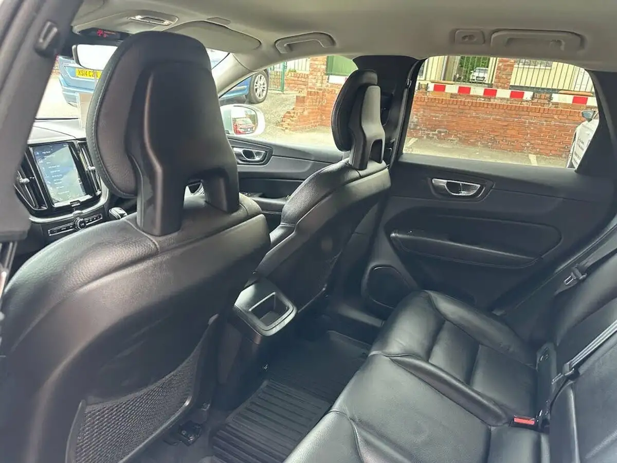 2018-volvo-xc60-20td-d4-momentum-4x4-big-21