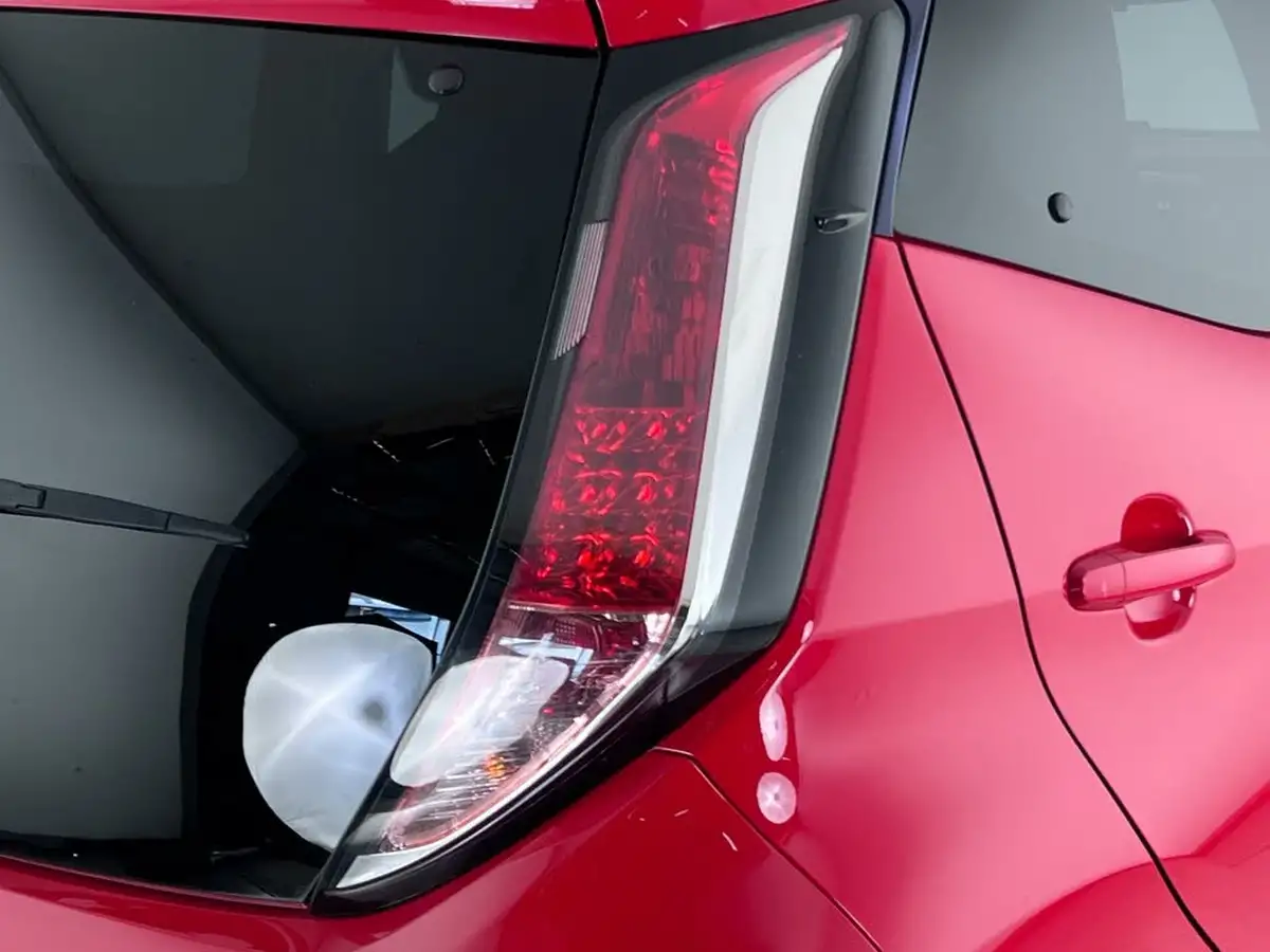 2017-toyota-aygo-10-vvt-i-x-style-71bhp-x-shift-big-9