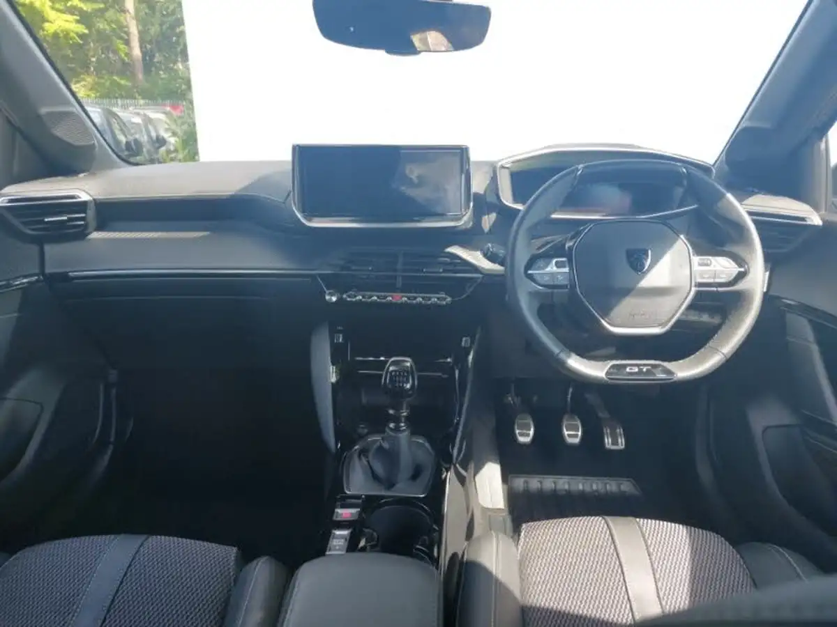 2024-peugeot-208-12-puretech-gt-100ps-big-2