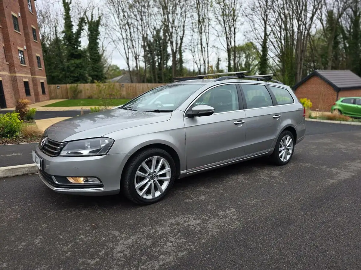 2014-volkswagen-passat-20tdi-executive-140ps-ss-estate-5d-dsg-big-5