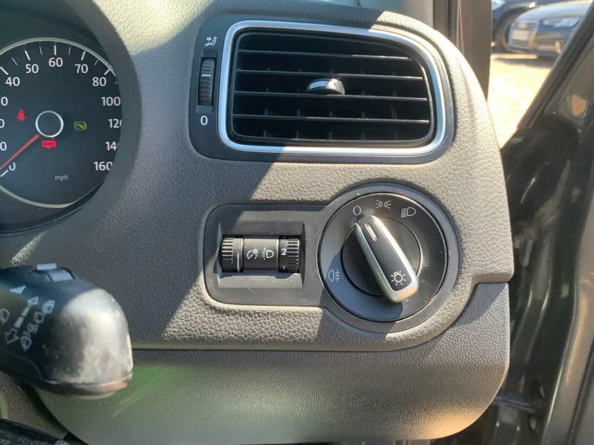 2010-volkswagen-polo-14-se-86ps-5d-dsg-big-10