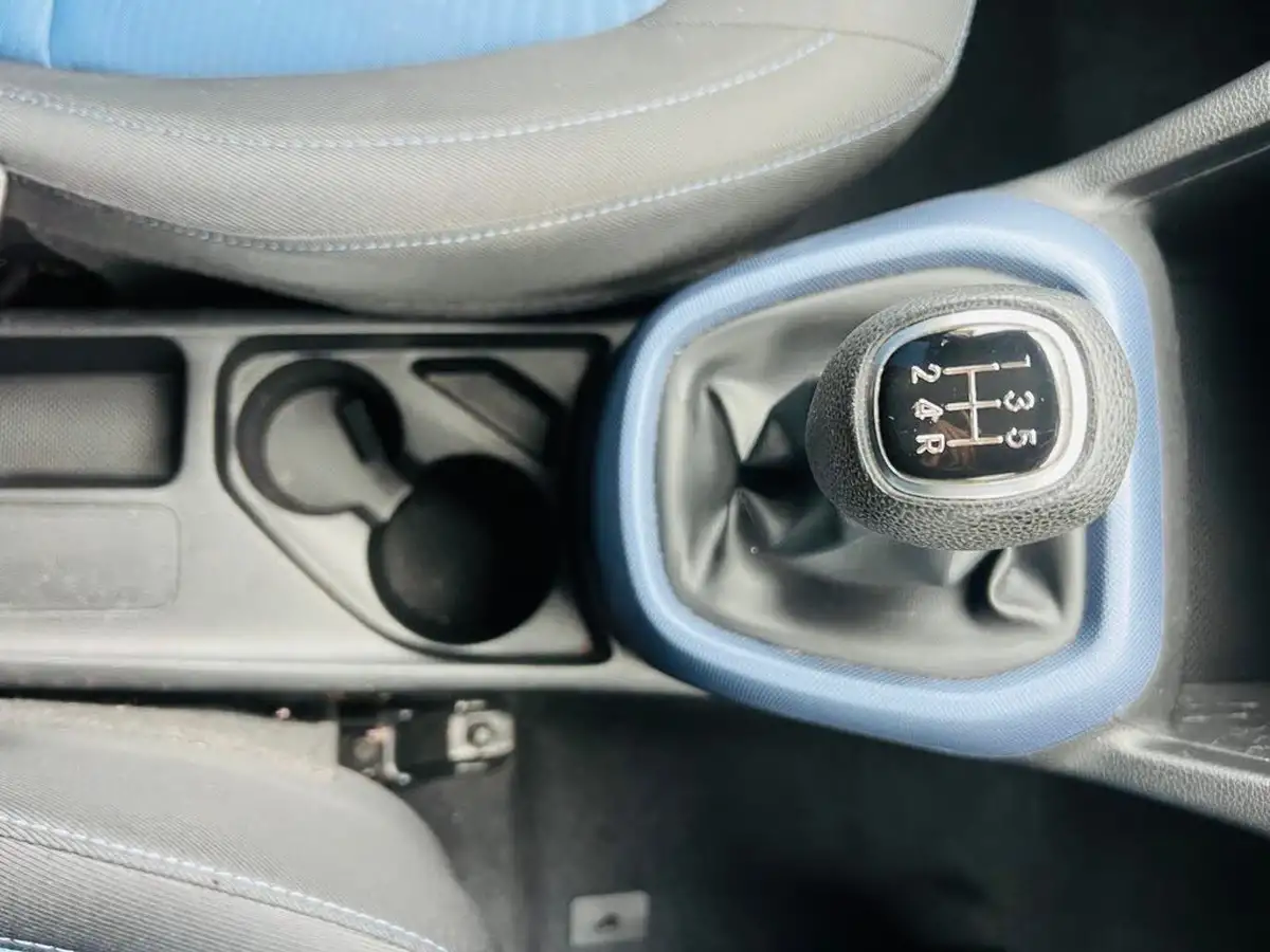 2015-hyundai-i10-10-se-big-16