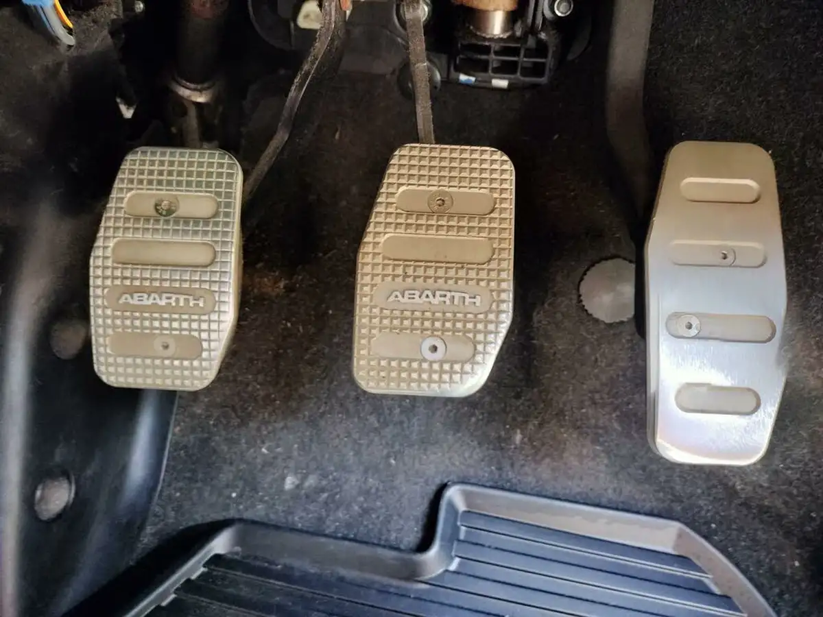 2015-fiat-500-14-abarth-t-jet-big-46
