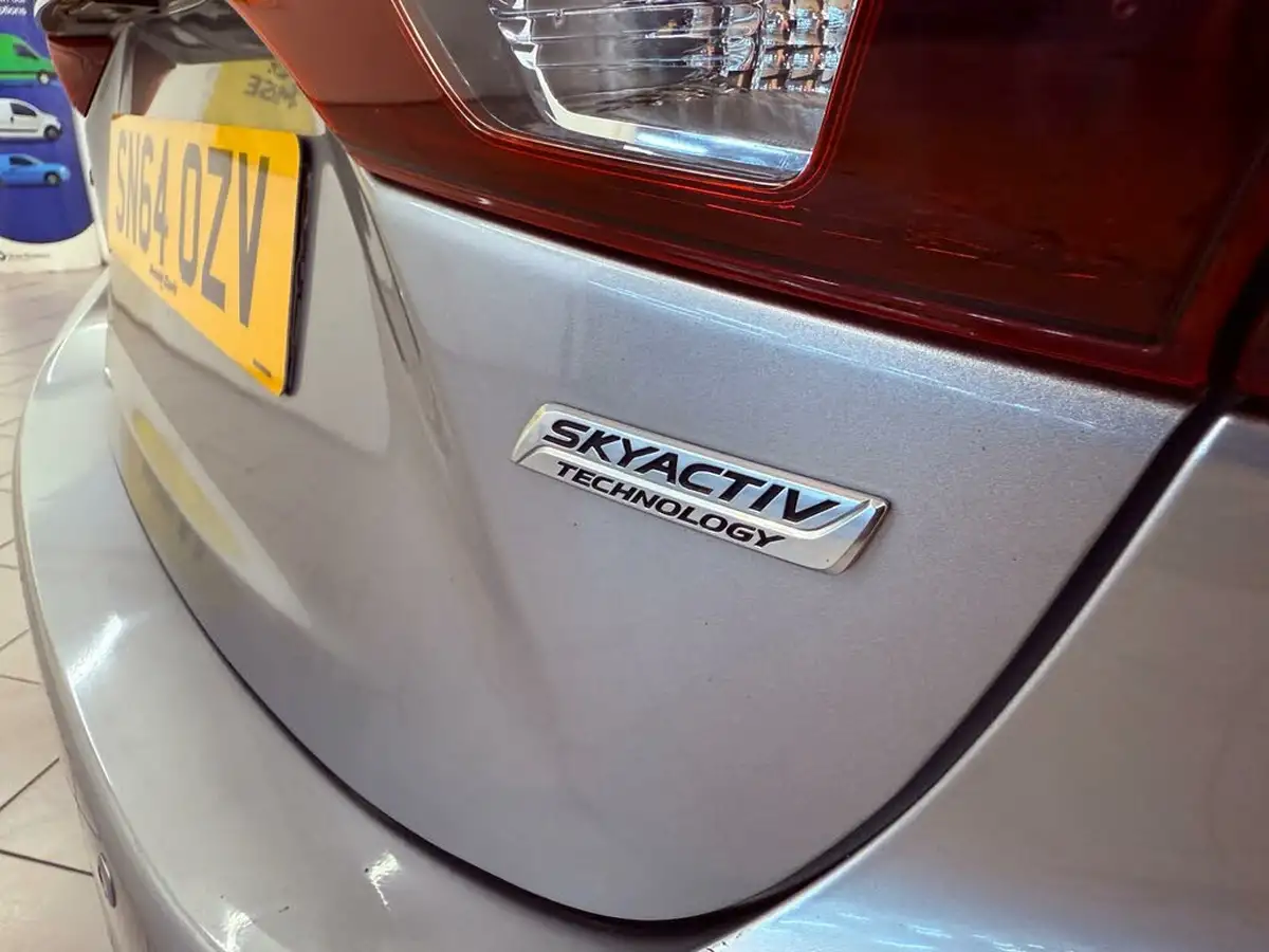 2014-mazda-mazda3-20-sport-nav-120ps-fastback-4d-big-35