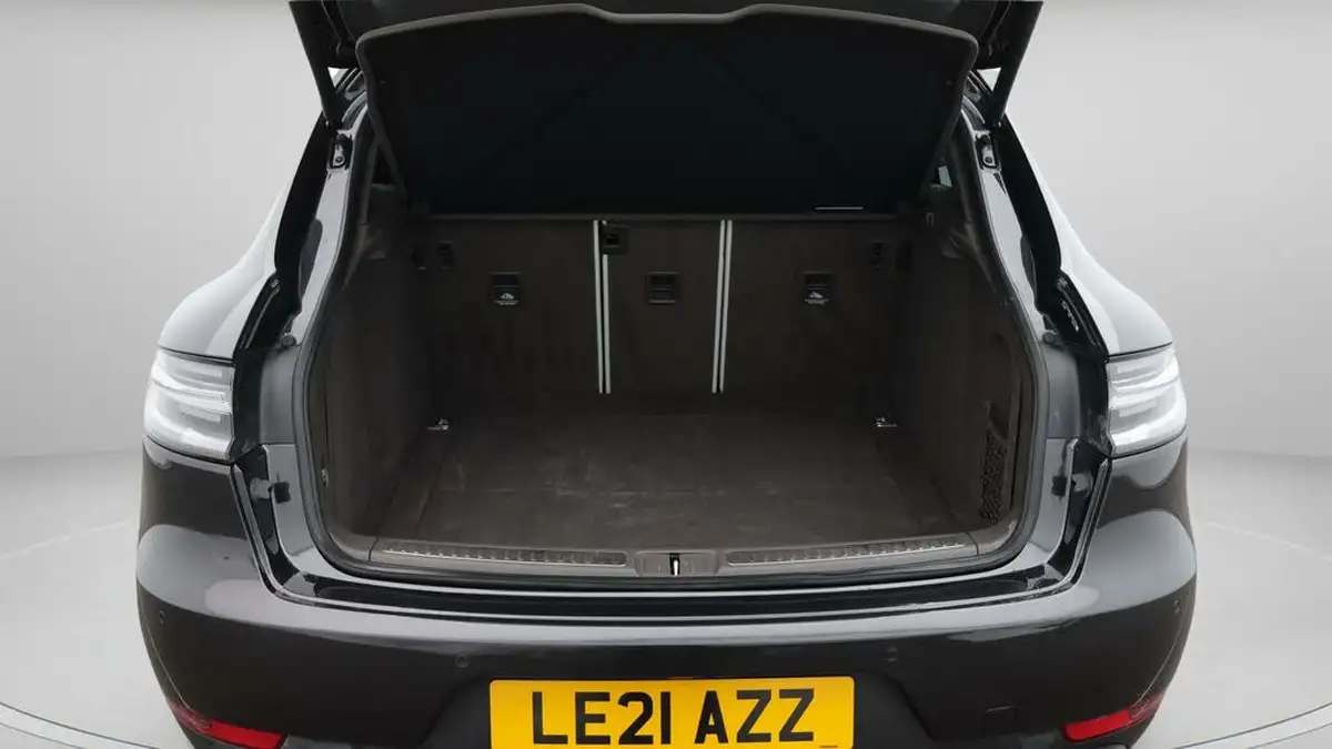 2021-porsche-macan-20-245ps-big-17