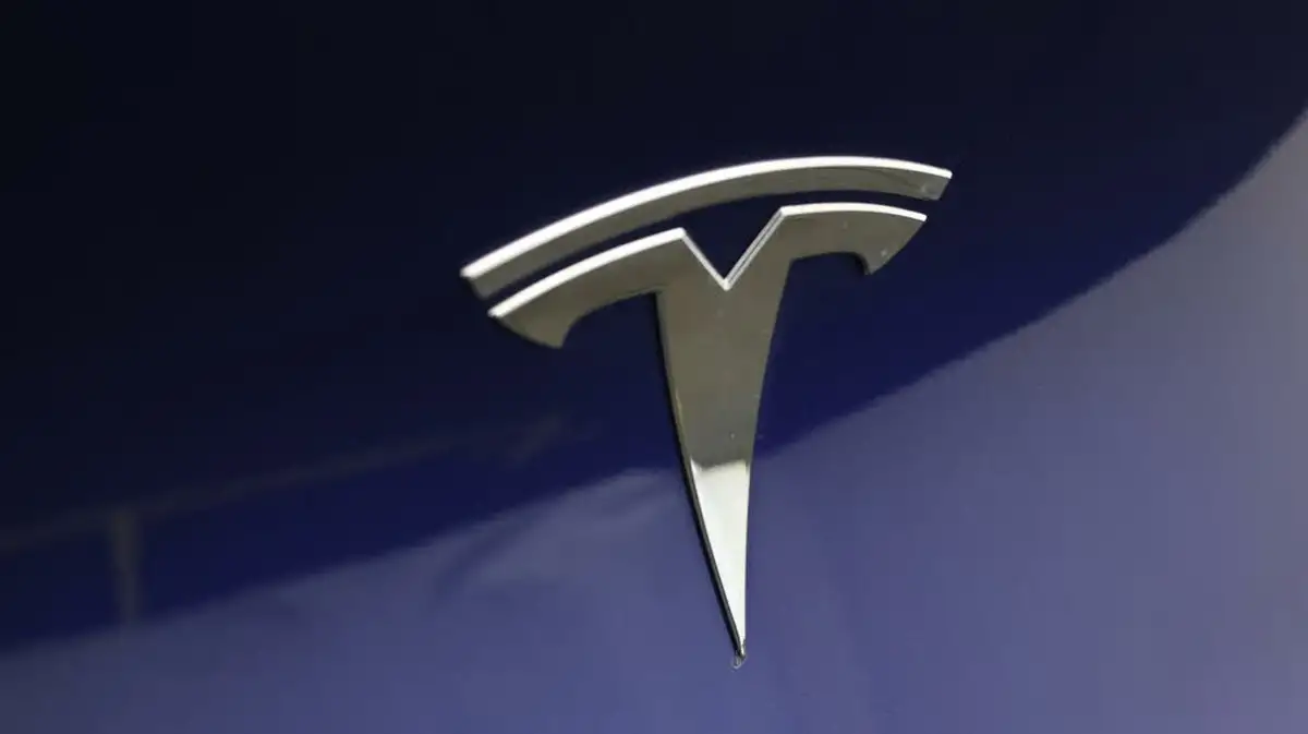 2023-tesla-model-y-e-long-range-big-19