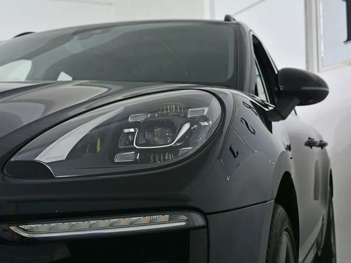 2018-porsche-macan-30-gts-big-12