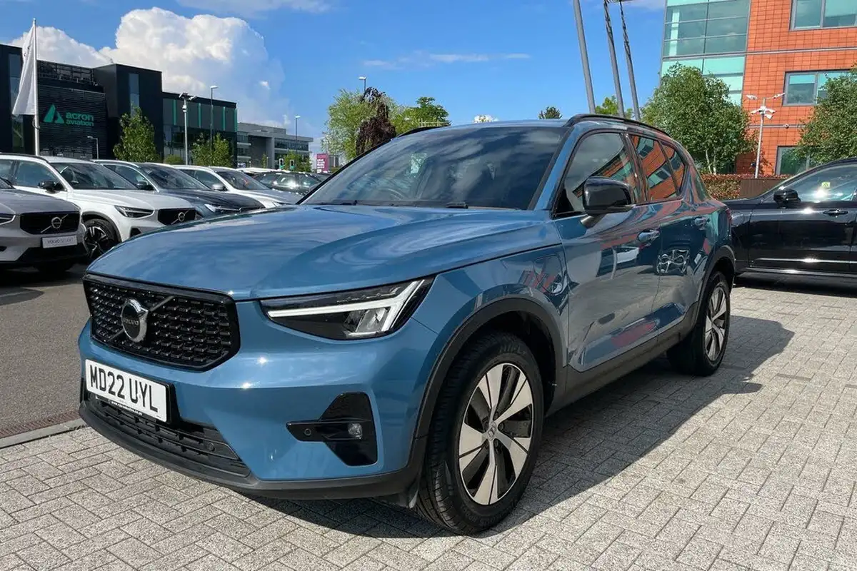 2022-volvo-xc40-15-t4-plus-big-10