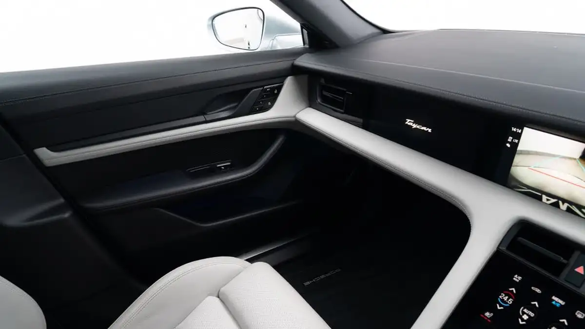 2021-porsche-taycan-e-4s-571ps-performance-battery-plus-big-29