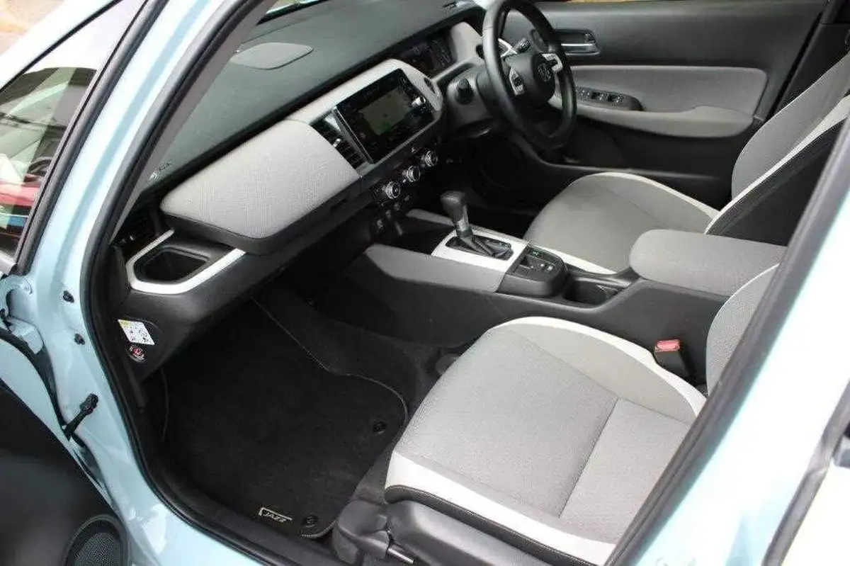 2020-honda-jazz-15-i-mmd-crosstar-ex-big-34