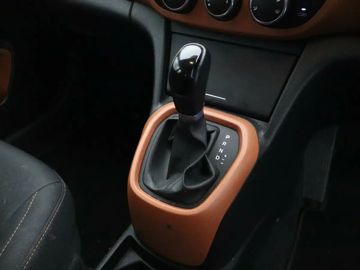 2016-hyundai-i10-12-premium-auto-big-17