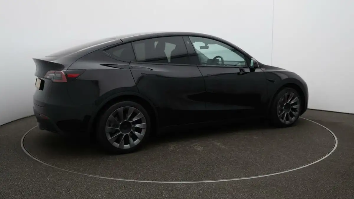 2023-tesla-model-y-e-rwd-big-47