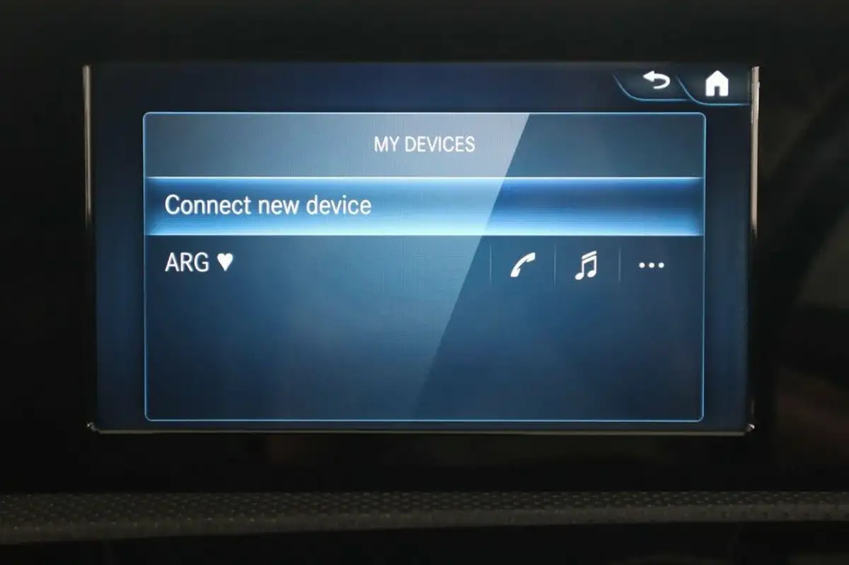 2021-mercedes-benz-a-class-13-a250e-amg-line-hatchback-5d-big-32
