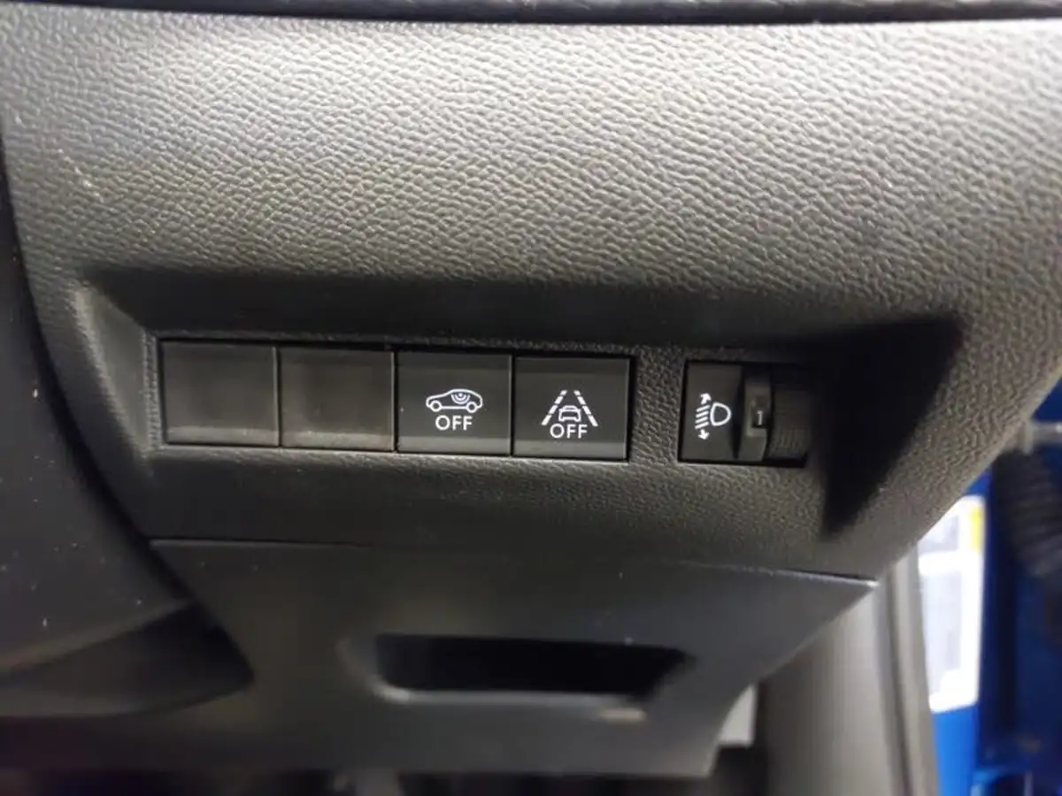 2023-peugeot-2008-suv-12-puretech-allure-premium-130bhp-eat8-big-9