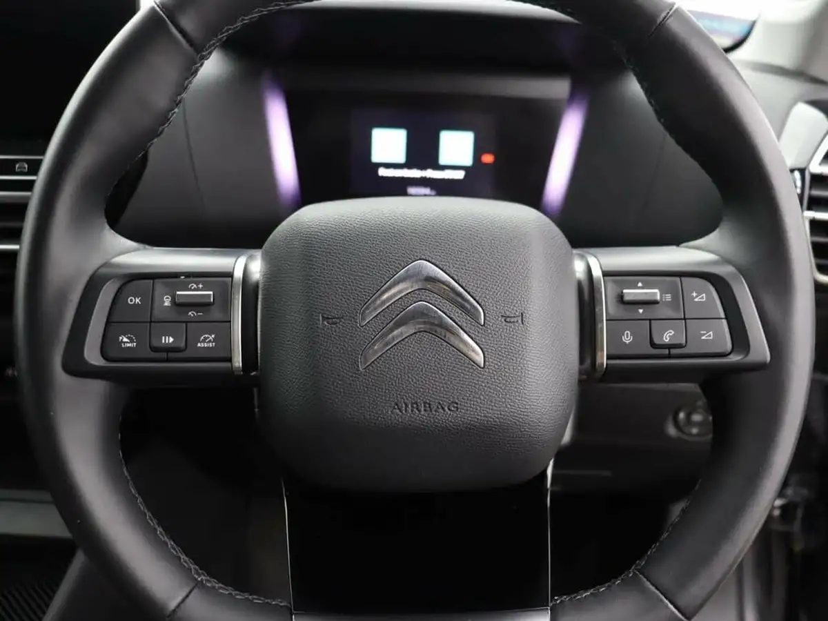 2022-citroen-c4-e-shine-big-33