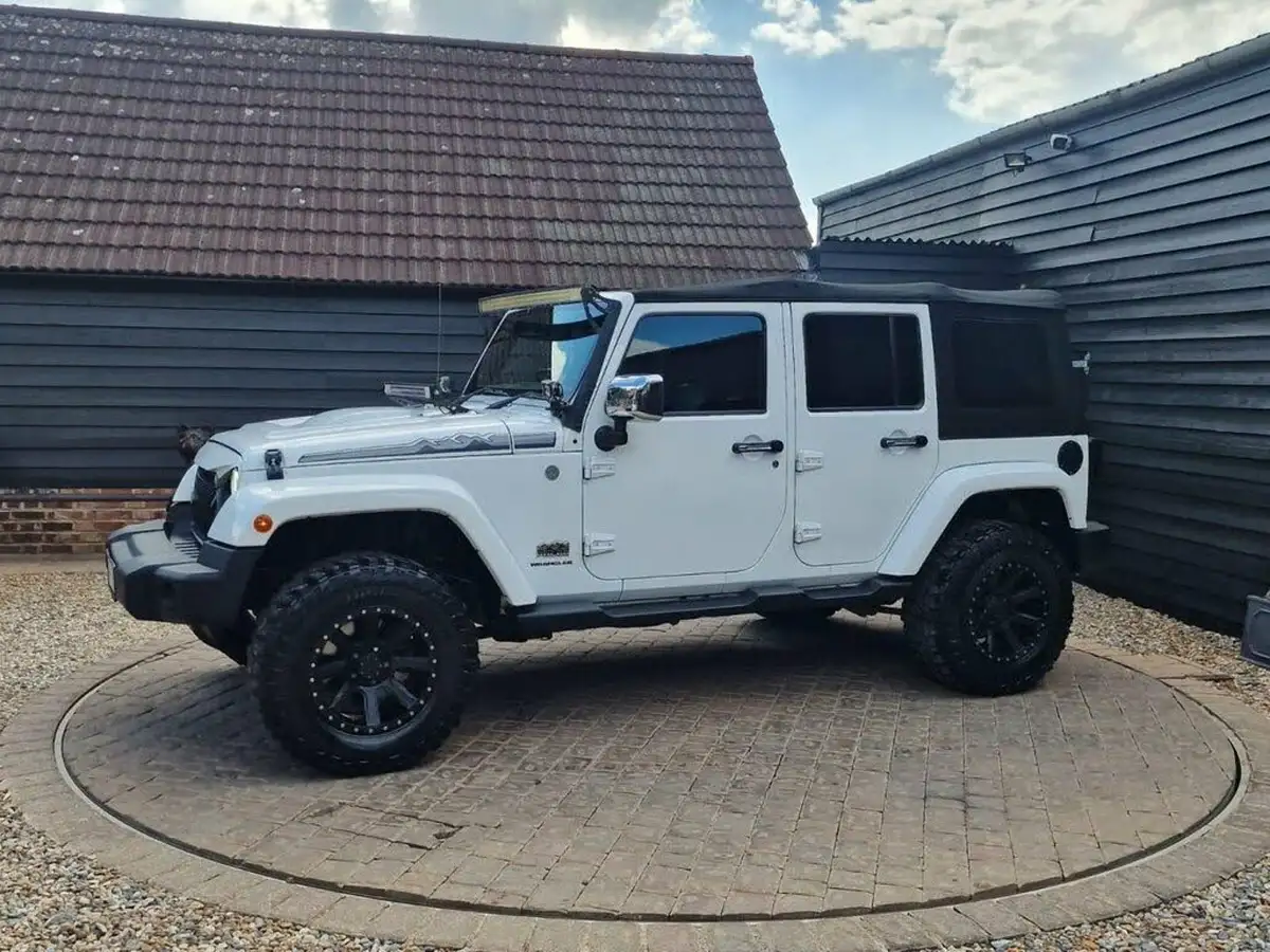 2014-jeep-wrangler-28crd-overland-unlimited-5d-big-26