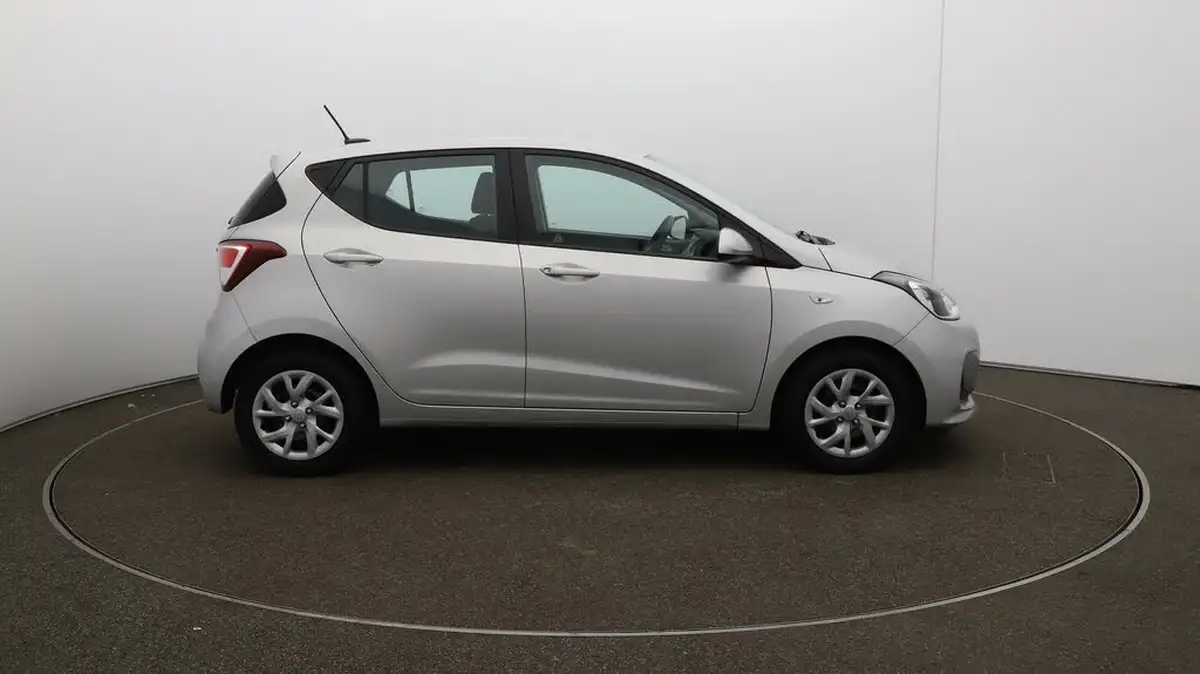 2017-hyundai-i10-12-se-big-48