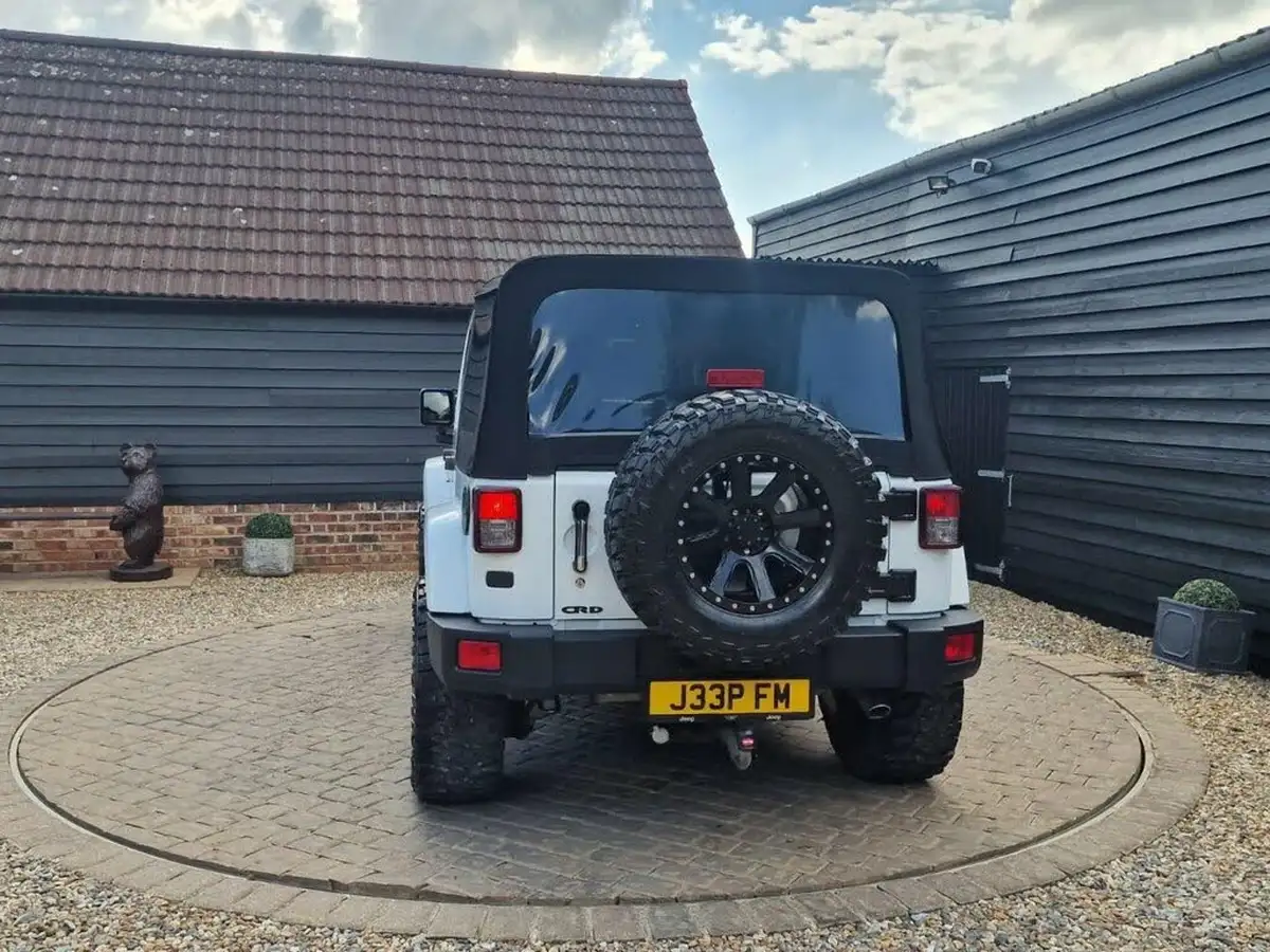 2014-jeep-wrangler-28crd-overland-unlimited-5d-big-2