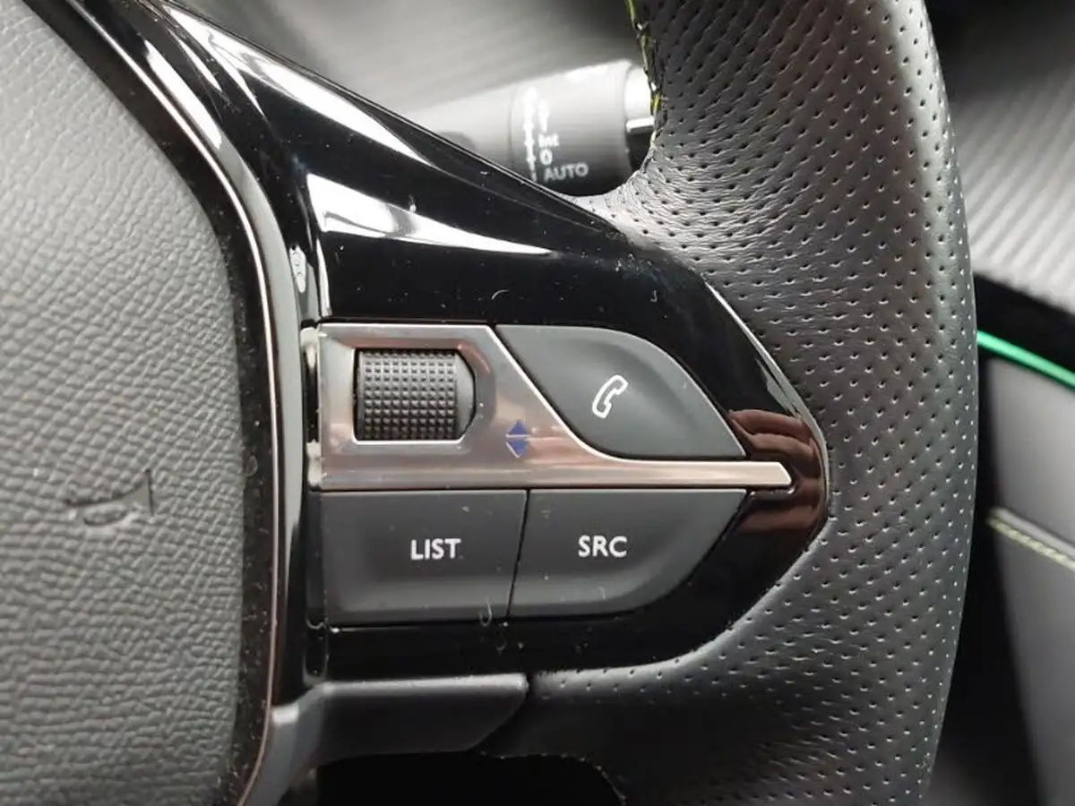 2021-peugeot-208-e-gt-premium-big-18