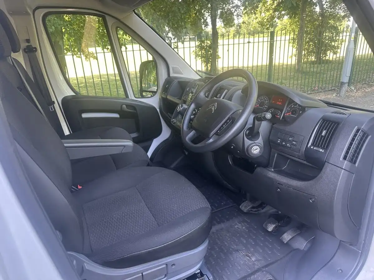 2022-citroen-relay-22bluehdi-35-l3h2-enterprise-panel-big-10