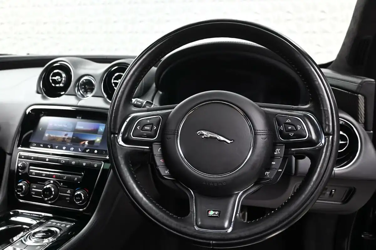 2018-jaguar-xj-series-30td-xj-r-sport-30tdv6-296bhp-big-18