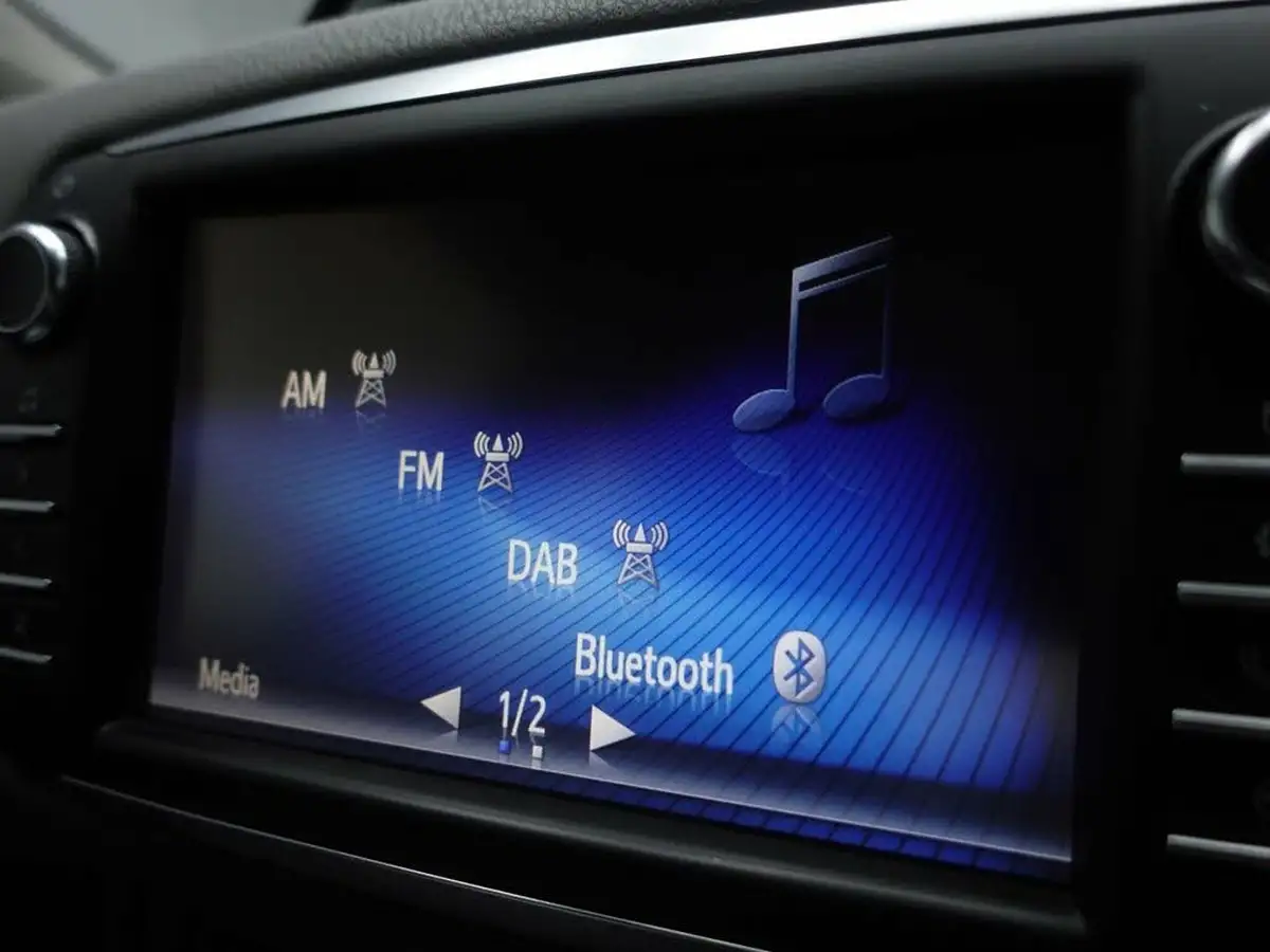 2019-toyota-yaris-15-vvt-i-icon-hybrid-big-20