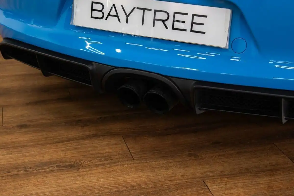 2016-porsche-cayman-38-gt4-big-23