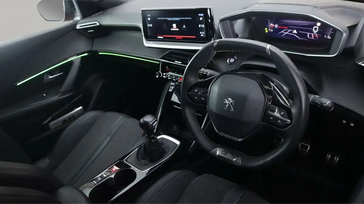 2022-peugeot-2008-suv-12-puretech-gt-big-9