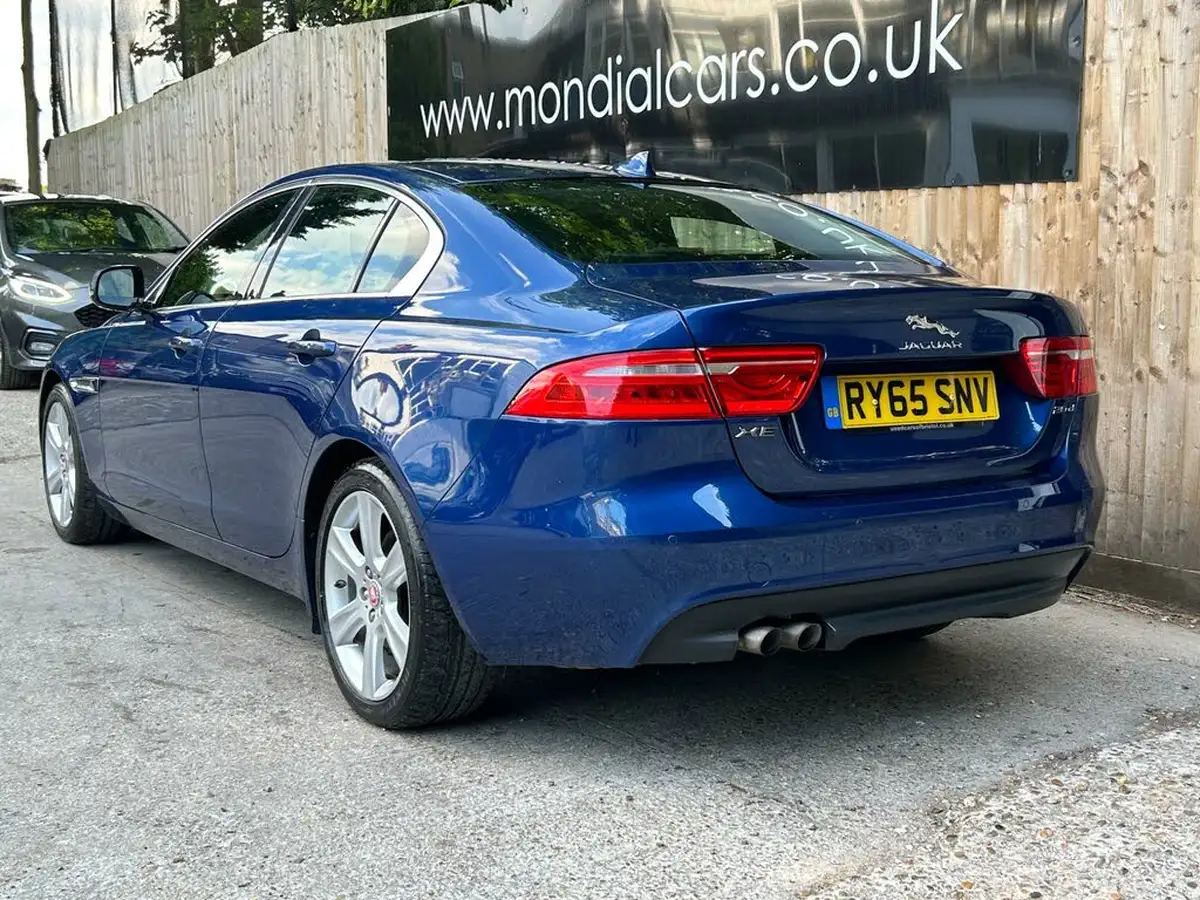 2015-jaguar-xe-20td-portfolio-180ps-auto-big-17