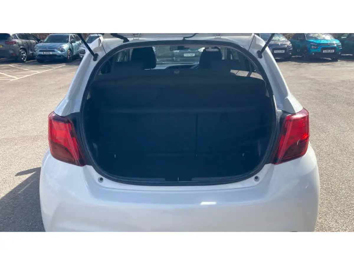 2016-toyota-yaris-133-icon-vvt-i-tss-5d-cvt-big-3