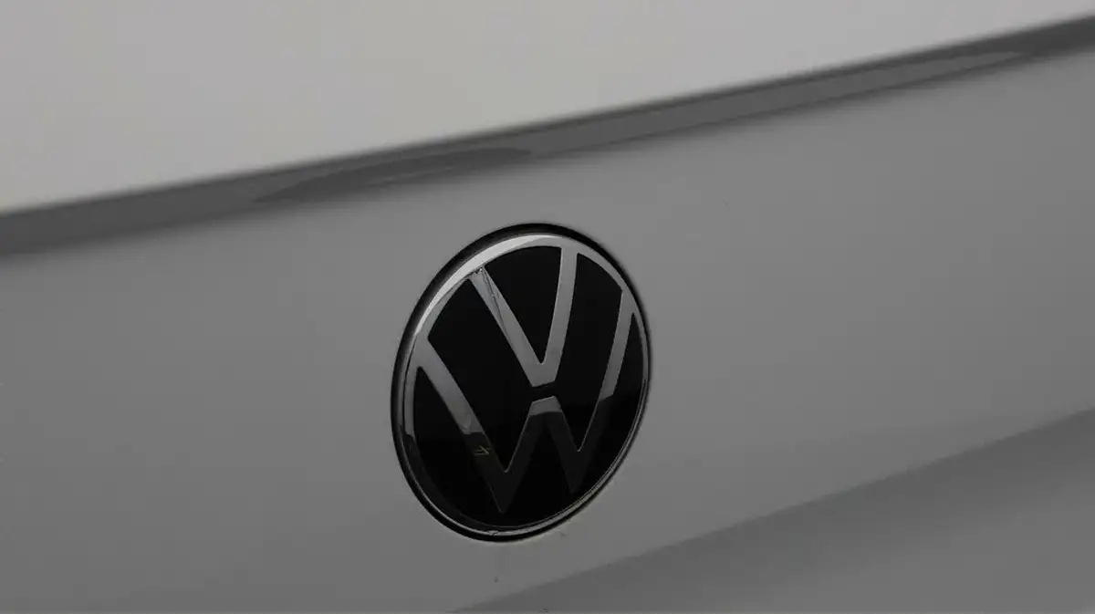 2022-volkswagen-t-roc-15-tsi-r-line-hatchback-5d-big-19