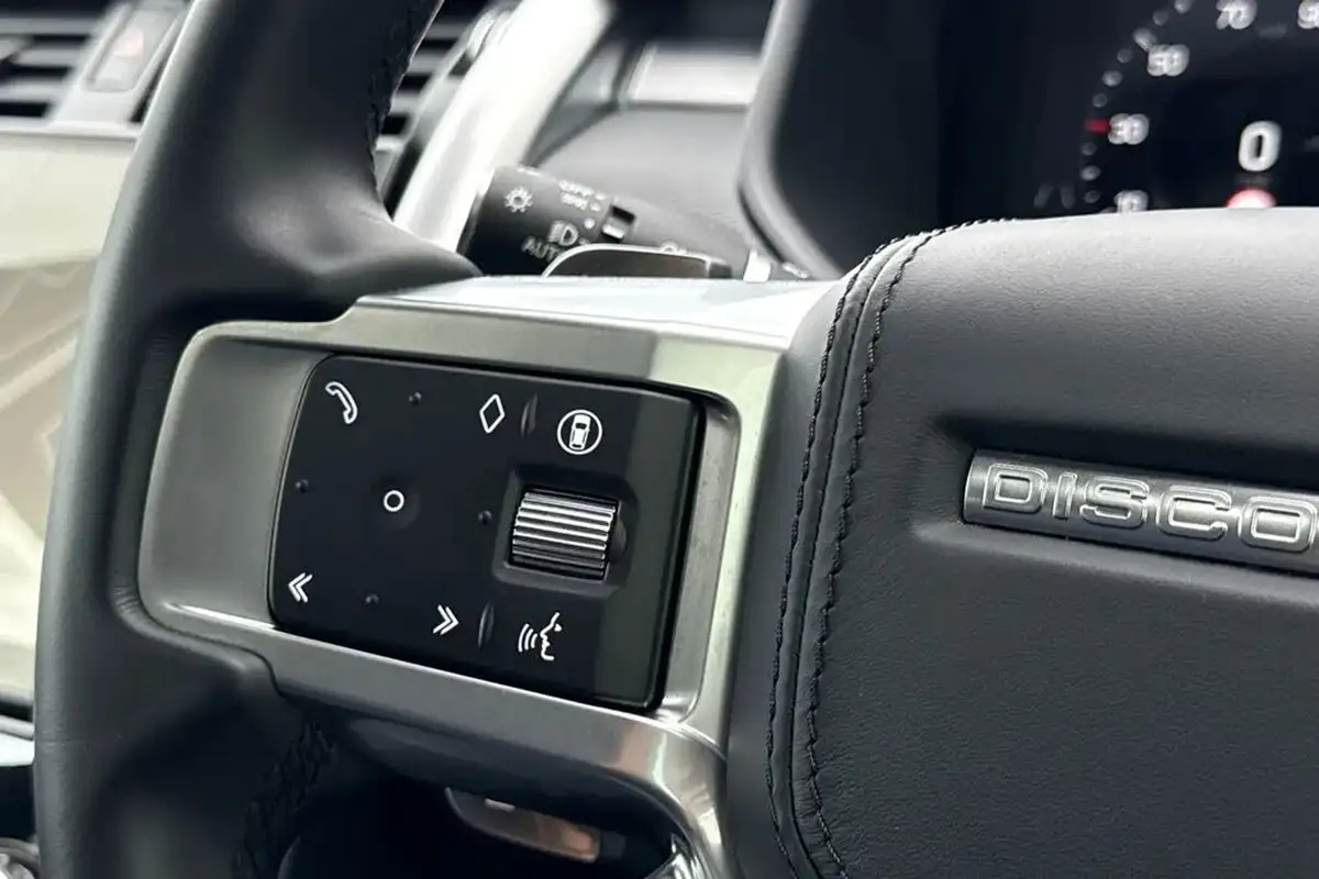 2023-land-rover-discovery-30-d300-dynamic-hse-big-40