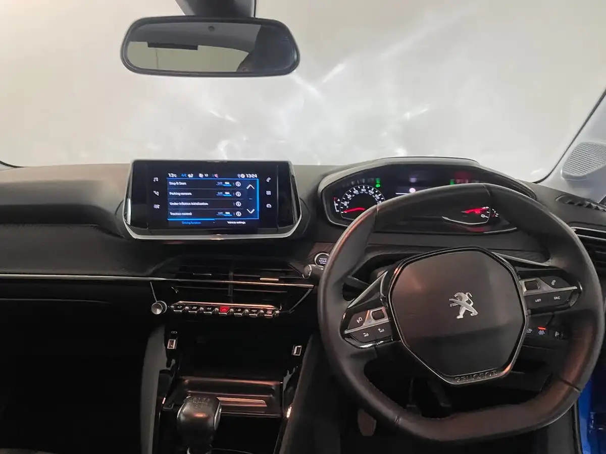 2021-peugeot-208-12-puretech-allure-100bhp-big-23