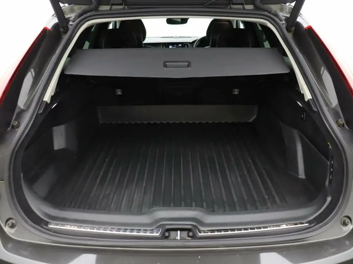 2018-volvo-v90-20td-d5-cross-country-pro-awd-big-16