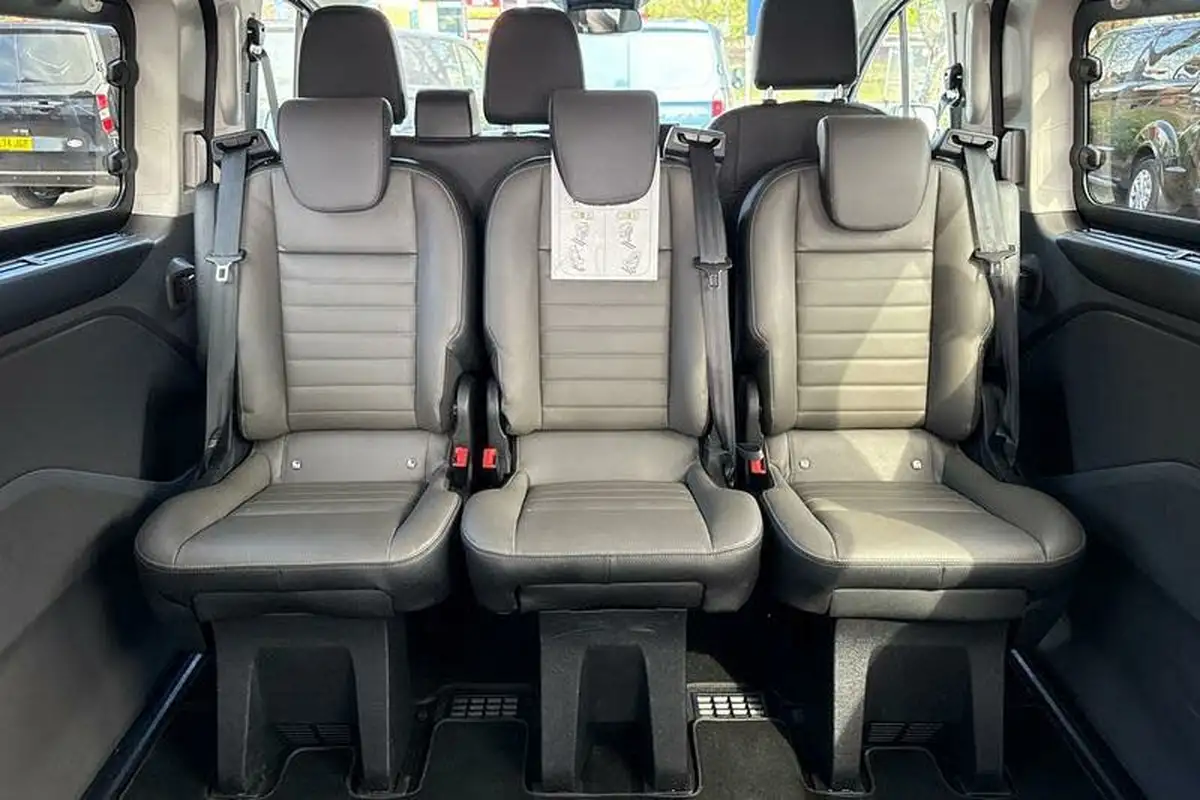 2023-ford-tourneo-custom-big-24