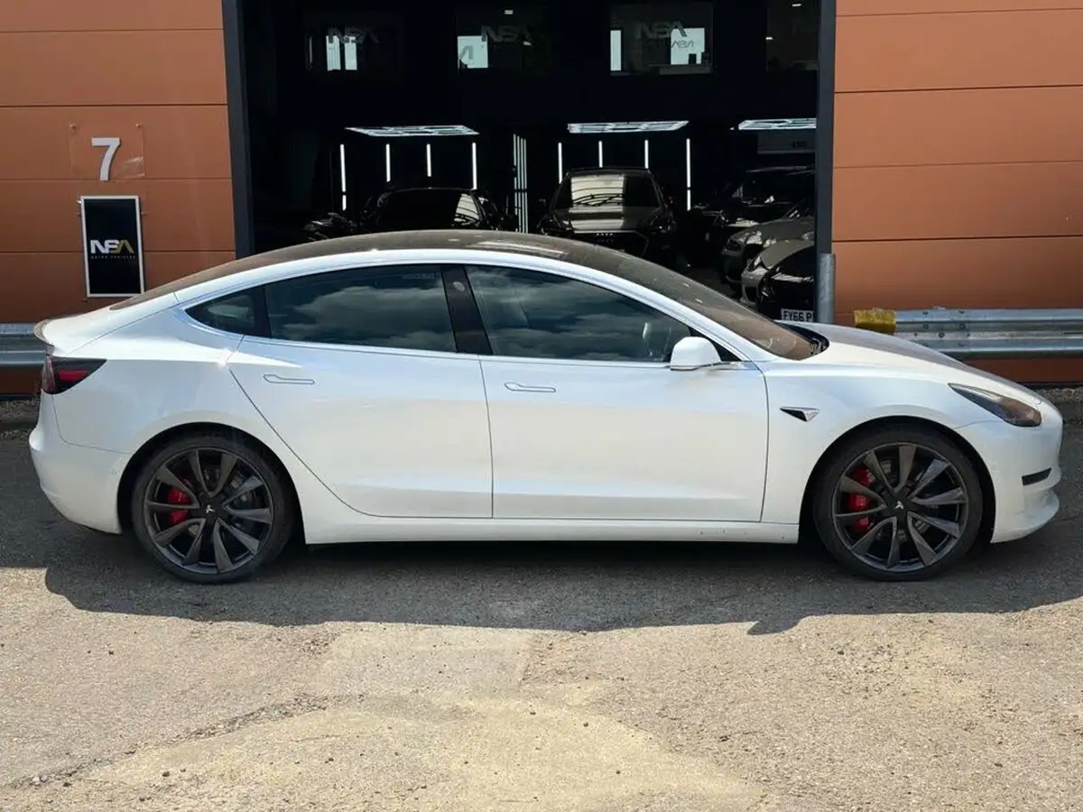 2020-tesla-model-3-e-performance-big-3