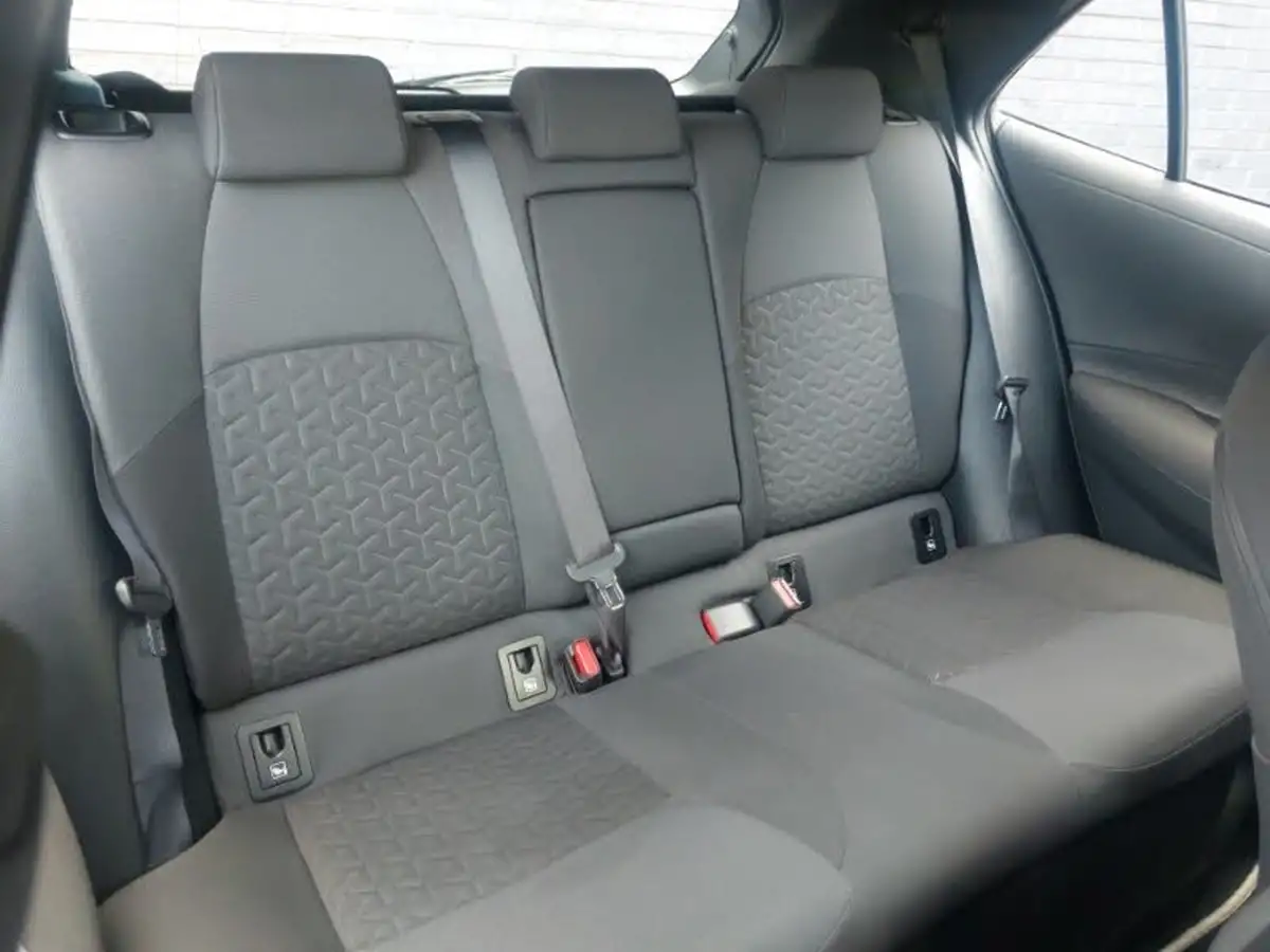 2022-toyota-corolla-18-vvt-i-icon-120bhp-trk-hatchback-5d-big-12
