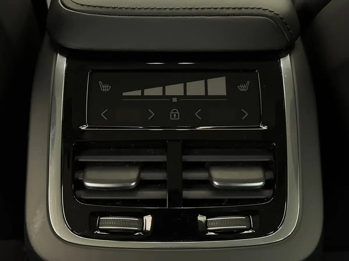 2023-volvo-xc60-20-b5-plus-big-12