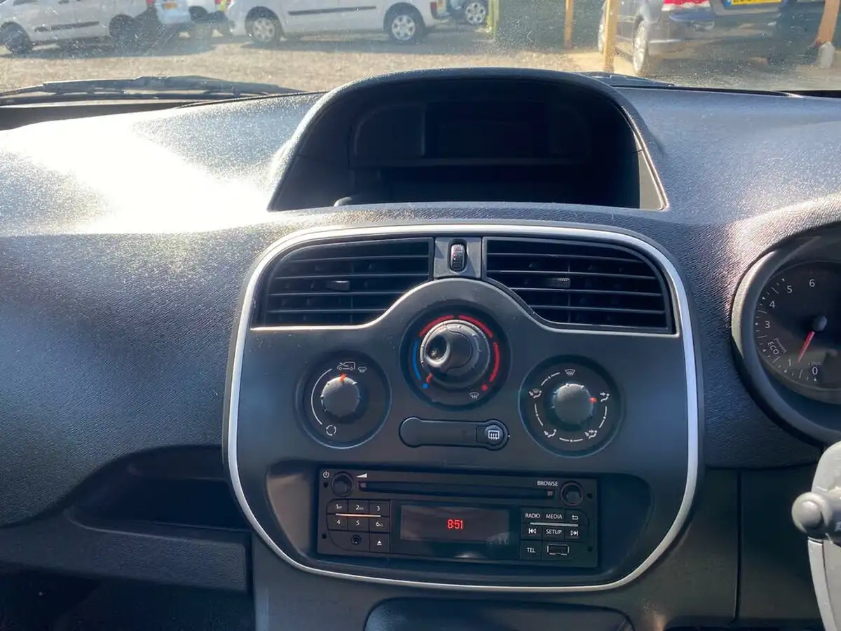 2015-renault-kangoo-15td-ml19-dci-75-business-panel-big-32