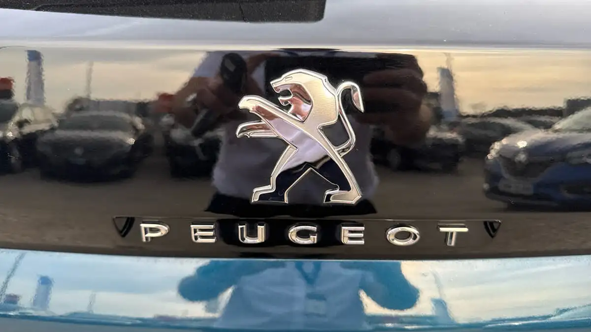 2024-peugeot-3008-suv-12-puretech-gt-136ps-hybrid-e-dsc6-big-25