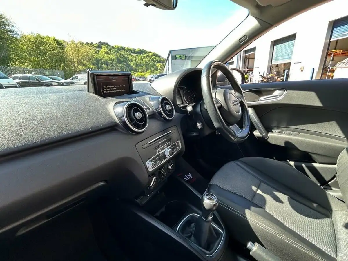2017-audi-a1-10-tfsi-sportback-5d-big-14