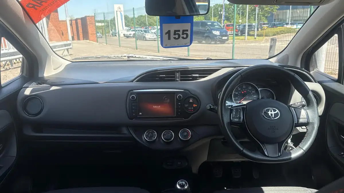 2015-toyota-yaris-133-sport-big-3