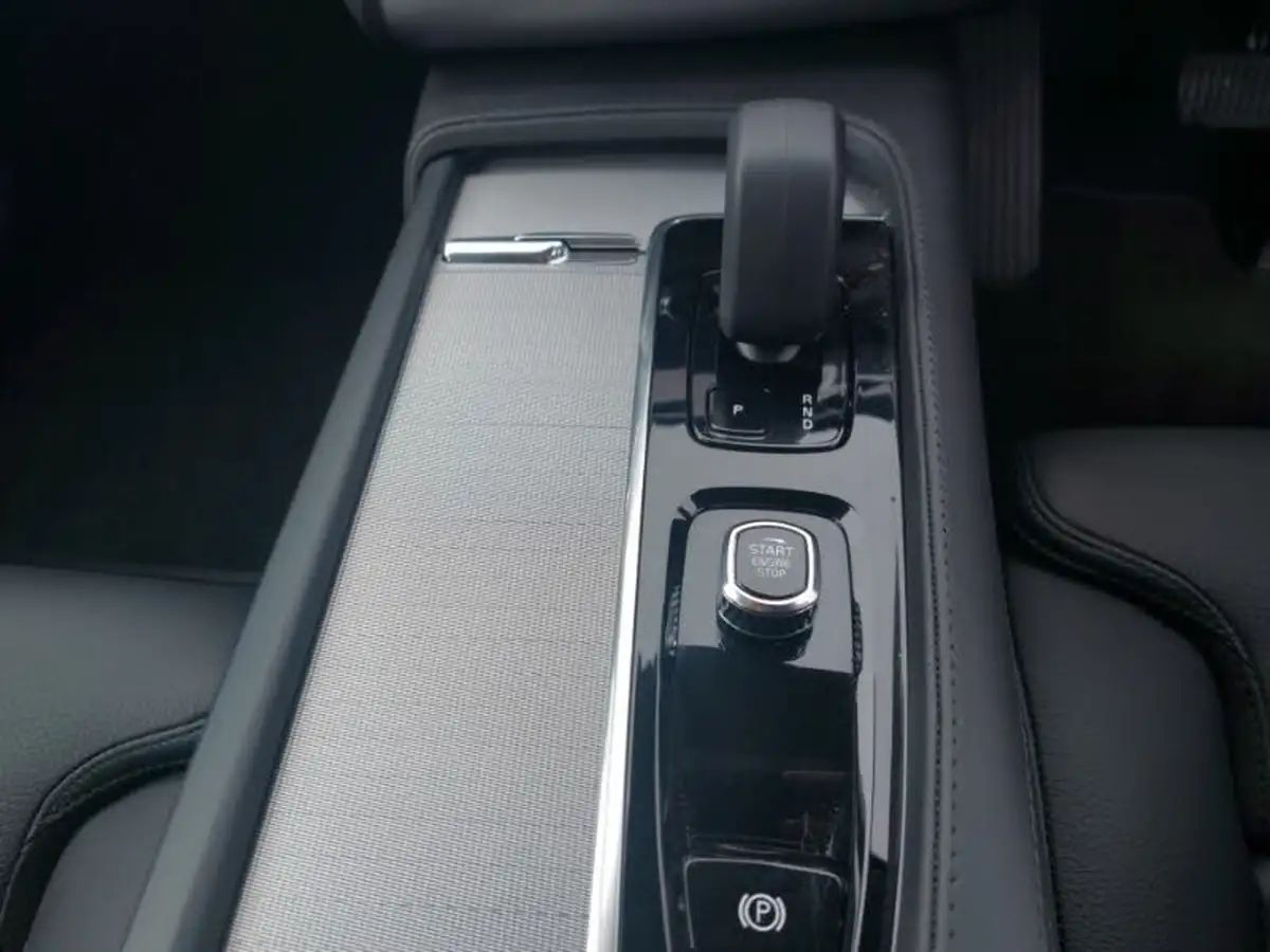 2024-volvo-xc90-20-b5-r-design-big-15