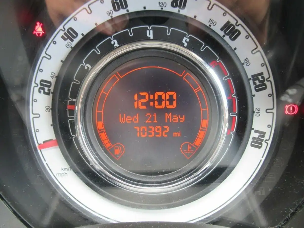 2010-fiat-500-12-pop-big-20