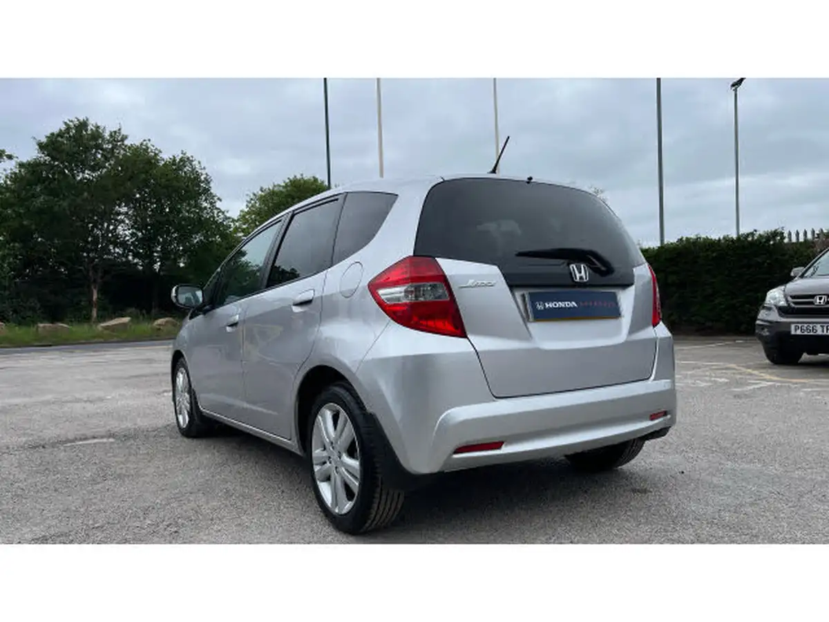 2013-honda-jazz-14-es-plus-cvt-big-20