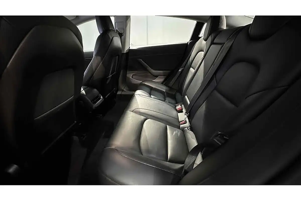 2020-tesla-model-3-e-performance-big-23