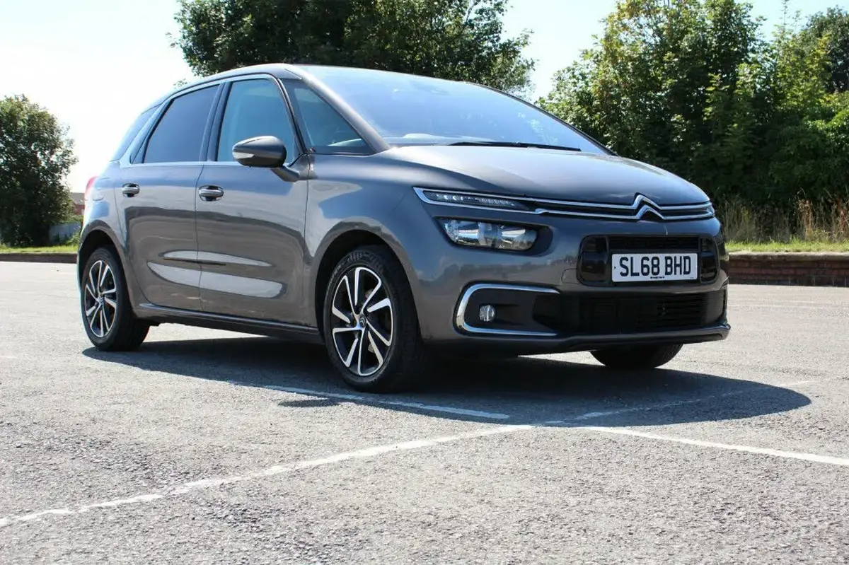 2018-citroen-c4-spacetourer-12-puretech-flair-big-1