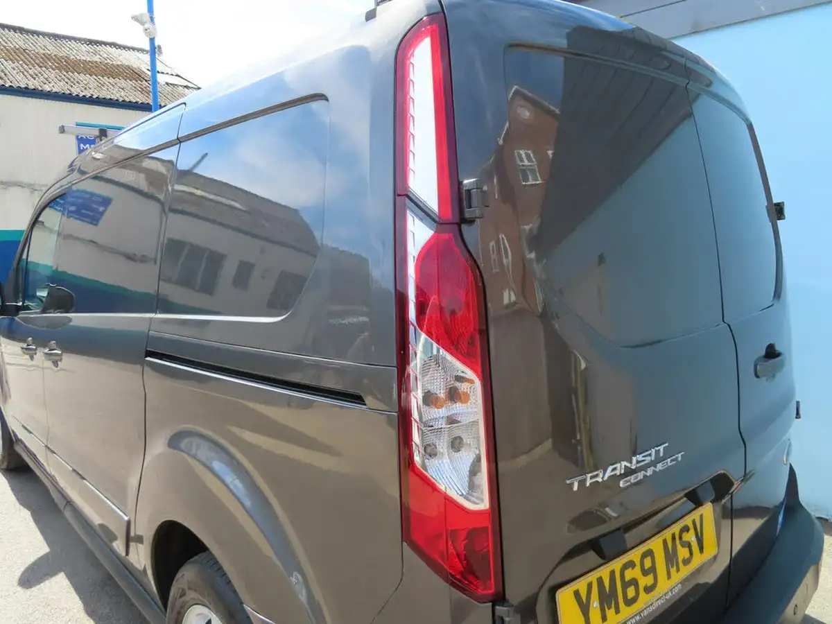 2018-ford-transit-connect-15-ecoblue-l2-240-limited-ss-big-25