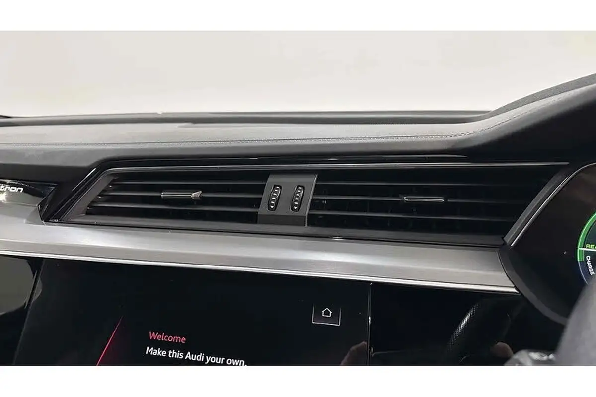 2022-audi-e-tron-50e-black-edition-station-wagon-big-40
