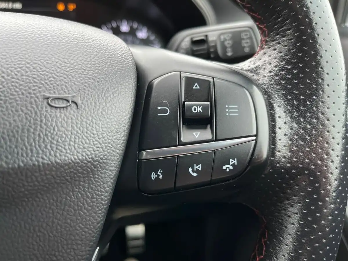 2018-ford-focus-15-st-line-x-hatchback-big-32